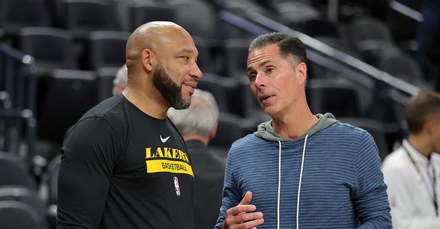 TA：曼联有B费1年选择续约条款，沙特、欧洲一些俱乐部关注他（英媒：曼联握有B费一年续约选项，沙特及多家欧洲俱乐部关注）