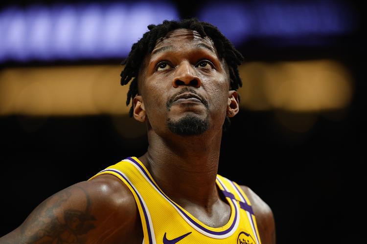 FC26美丽足球：维蒂尼亚、德容领衔，金外脚背夸雷斯马在列（FC26华丽足球阵容：维蒂尼亚、德容压阵，外脚背大师夸雷斯马入选）