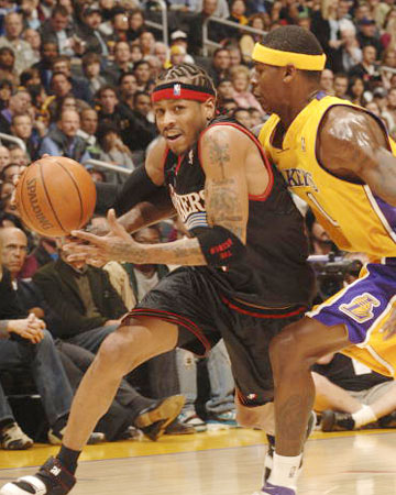 欧冠决赛用球谍照：包含白+深紫，灵感来自举办城市布达佩斯（欧冠决赛用球曝光：白+深紫配色，设计灵感源自主办城市布达佩斯）