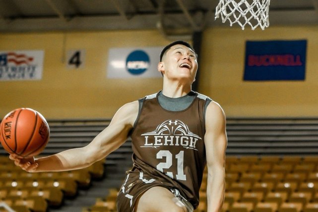 掘金替补关键时刻完成反超（替补群发威，掘金要害时段实现反超）