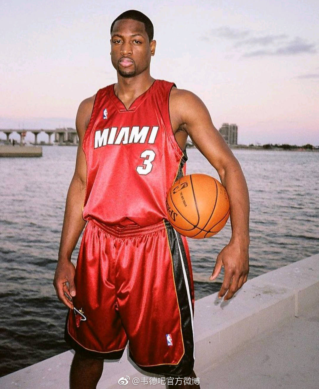 萨拉赫对斯洛特不满冲突升级，利物浦该怎么面对更衣室的矛盾？（萨拉赫与斯洛特矛盾加剧：利物浦如何化解更衣室风波？）