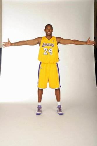 天空：抗议活动不断，苏超凯尔特人股东大会草草收场（Sky：抗议声不止，苏超凯尔特人股东大会匆忙收场）