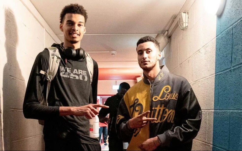 欧文突破防守连续得分（欧文强突防线连取分）