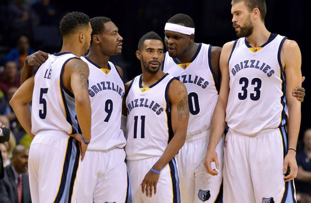 TA：曼城明夏可能签右后卫和右边锋，他们仍在关注利夫拉门托（TA称曼城明夏或引进右后卫与右边锋，仍关注利夫拉门托）