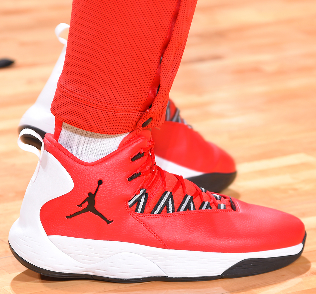 西甲：马竞2-1击败格拉纳达 保持争冠希望（西甲-马竞2-1力克格拉纳达 争冠希望仍在）